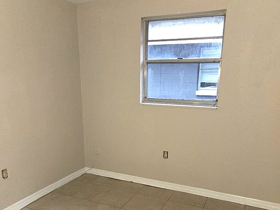4th image of 10314 N 9th St APT B