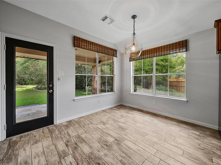 14 Beauty Bower Pl — Photo 20