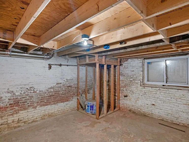 2412 Francis St — Photo 16