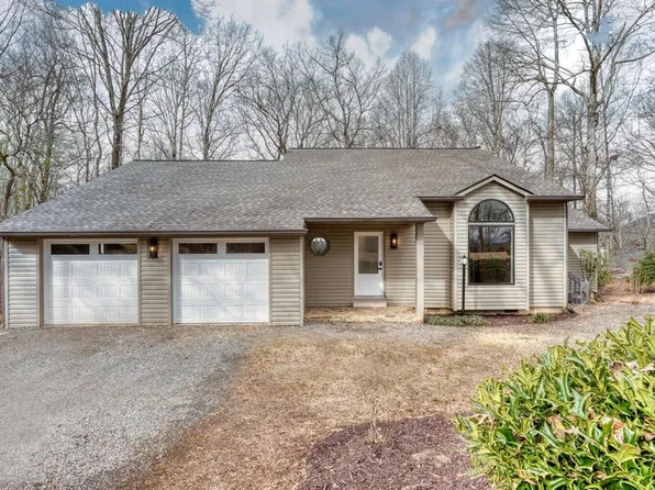 1957 Drayton Way, Young Harris, GA 30582