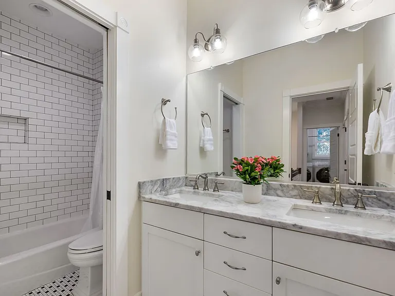 2112 Parkway Dr — Photo 23