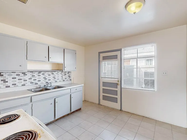 1033 Louisiana Blvd SE — Photo 21