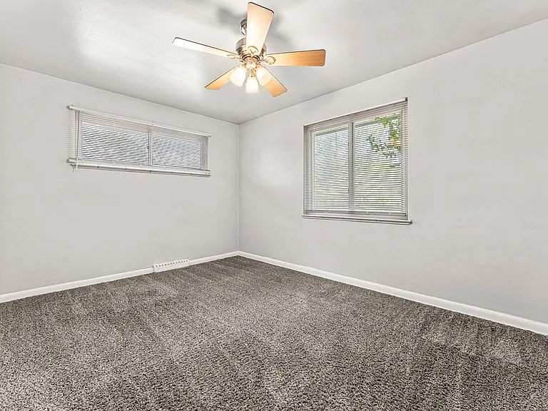 3609 Hudson St — Photo 13