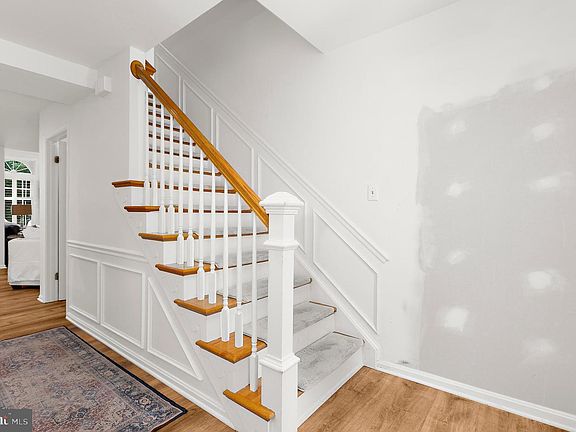 4th image of 504 Silverbark Ct