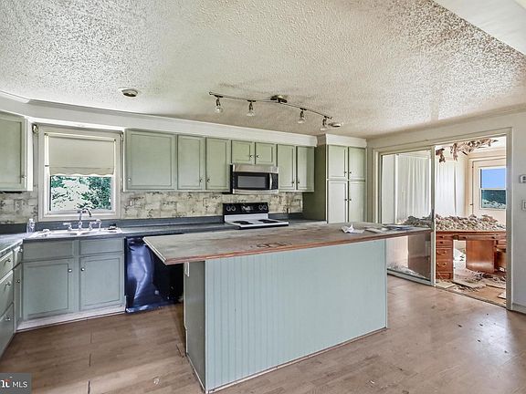 4th image of 1513 Rosewood St