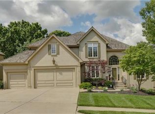 8008 Forest Park Dr, Parkville, MO 64152