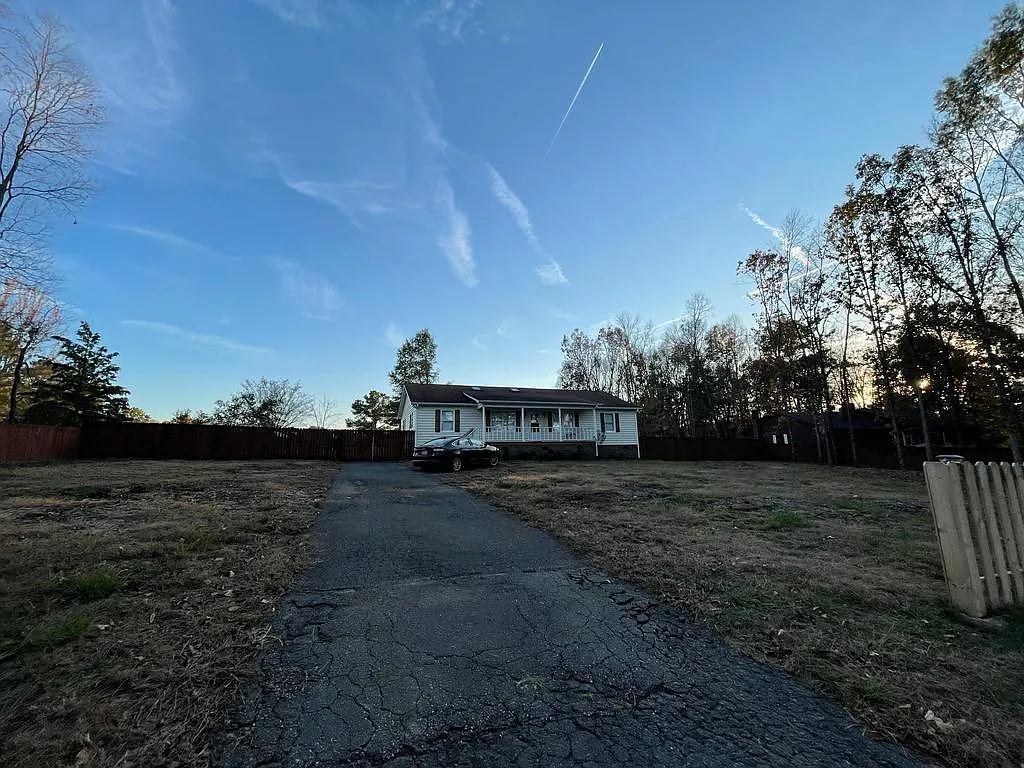 3 bed, 1940 sqft, $2,550 — Photo 4