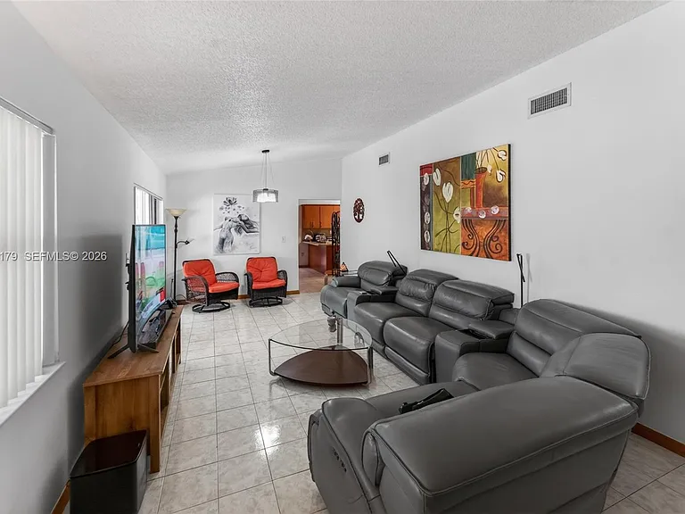 5274 SW 145th Ave — Photo 2