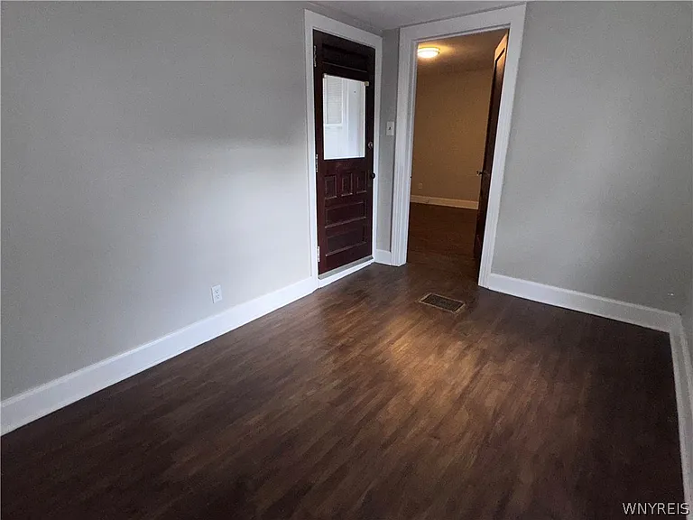 34 Sunset St #UPPER — Photo 8