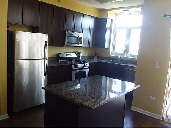 3rd image of 1134 W Granville Ave #803