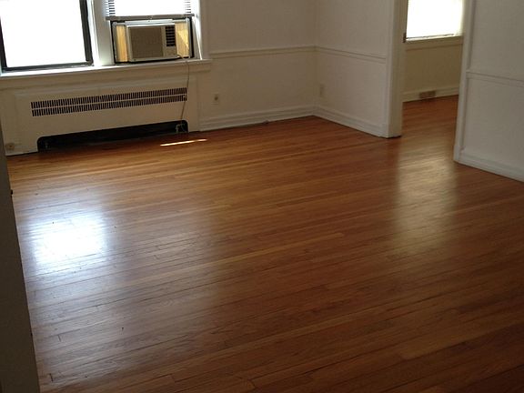 3rd image of 8012 Kingsbury Blvd APT 3