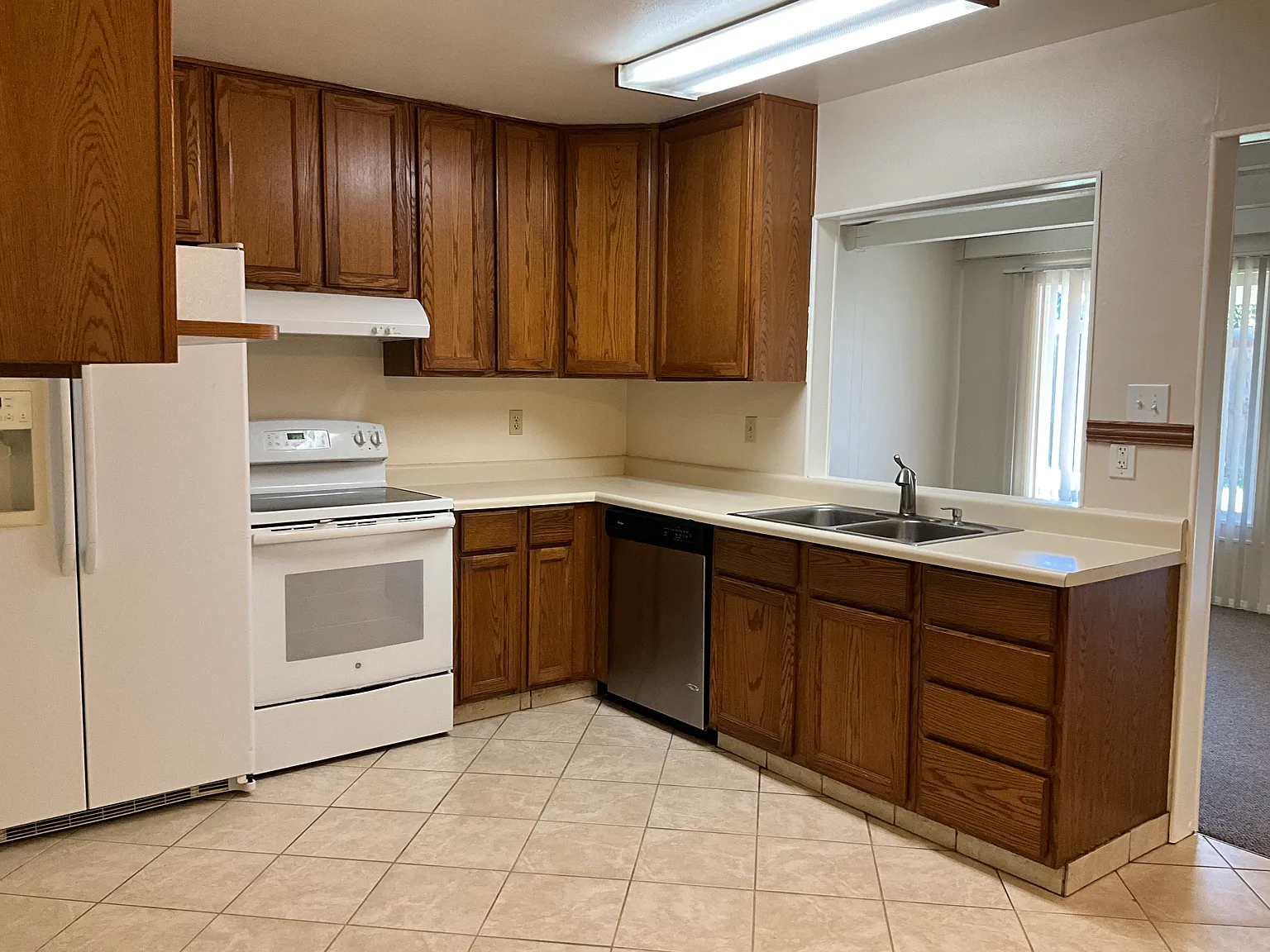 4 bed, 1500 sqft, $2,600 — Photo 4