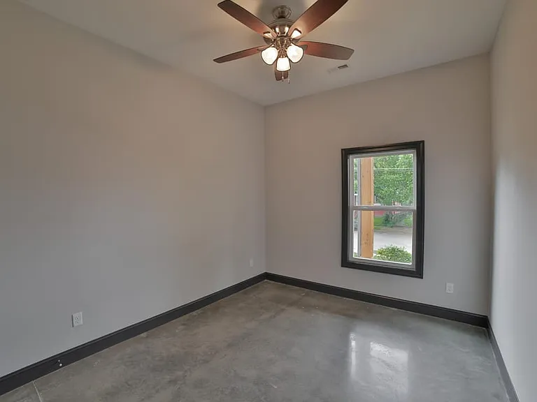 2411 Vine St — Photo 14