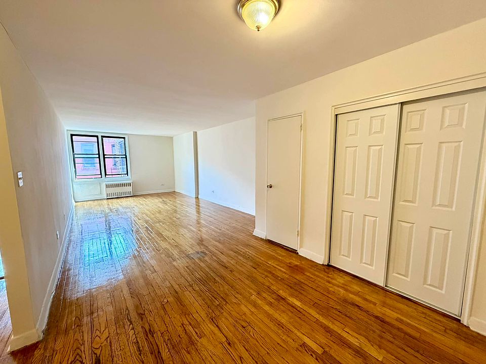 1st image of 315 Ovington Ave #6