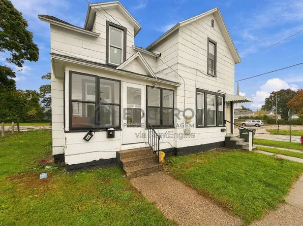 1144 1st St #2, Muskegon, MI 49440