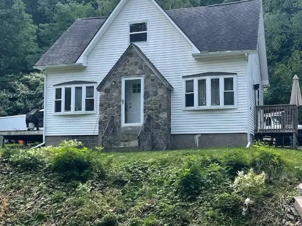 830 Powderhouse Rd, Vestal, NY 13850