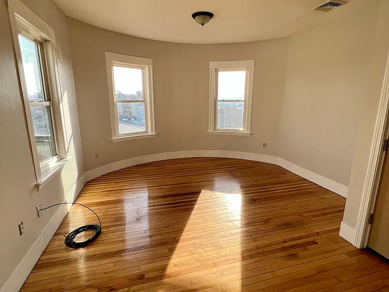 13 Winthrop St #3 — Photo 2
