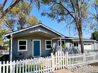 256 SE Jackson St, Redmond, OR 97756