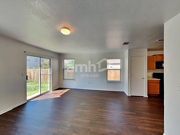 7827 Copper Holw — Photo 4