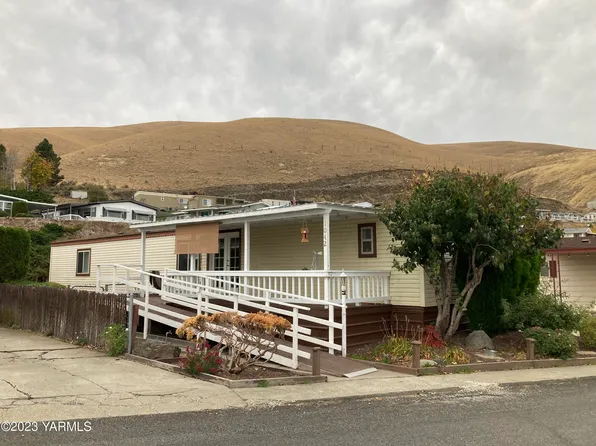 300 Alps Rd Unit 1042, Moxee, WA 98936