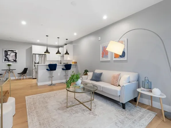 60 Cross St E #103, Somerville, MA 02145