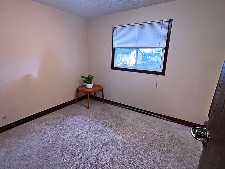 1114 Imperial Cir — Photo 7