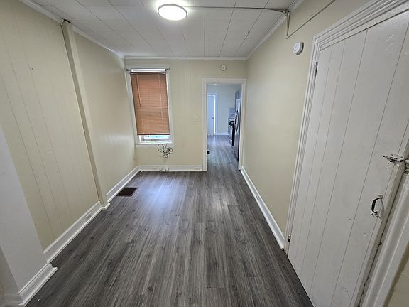 4th image of 330 Moss St