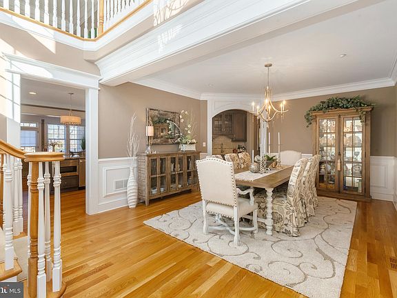 5th image of 1444 Strathmore Dr