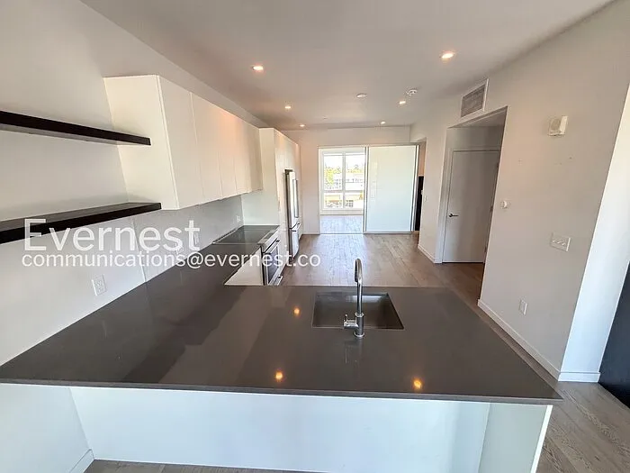 1300 N Ogden St #401 — Photo 11
