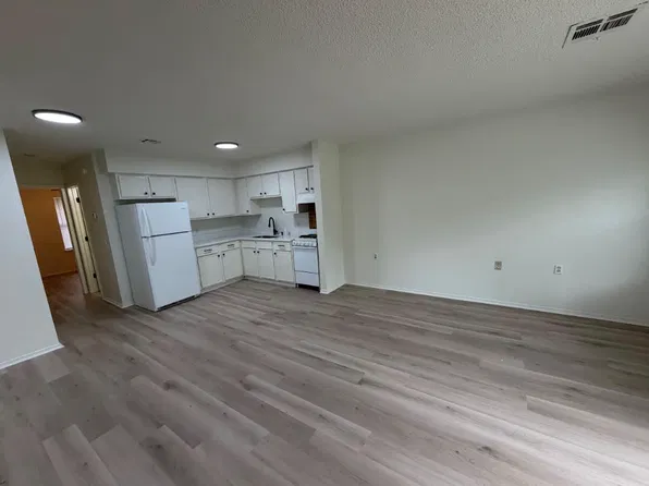Redbud Apartments