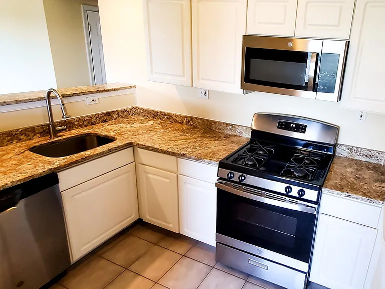2500 Markham Ln #6 — Photo 10
