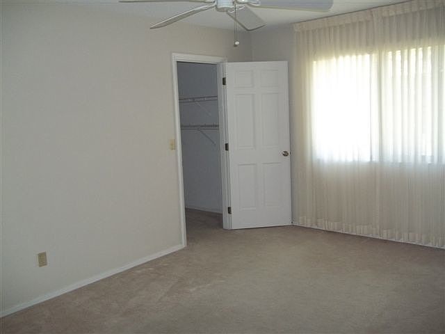 Bed 2 with another walk in closet