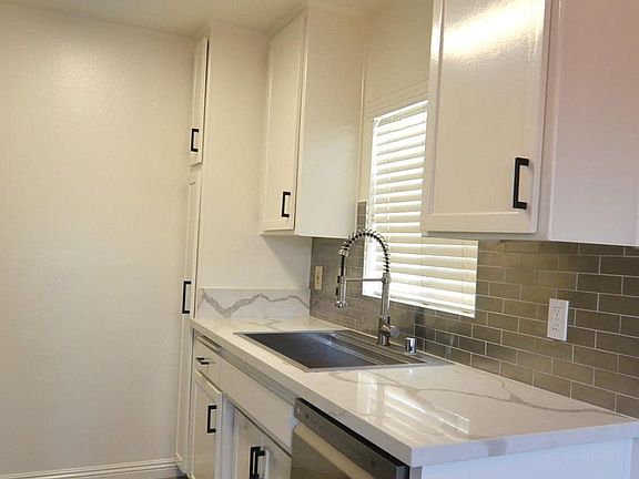 5th image of 1559 Armacost Ave APT 301