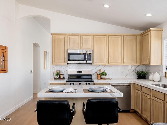 4th image of 1704 E SOUTH MOUNTAIN Avenue