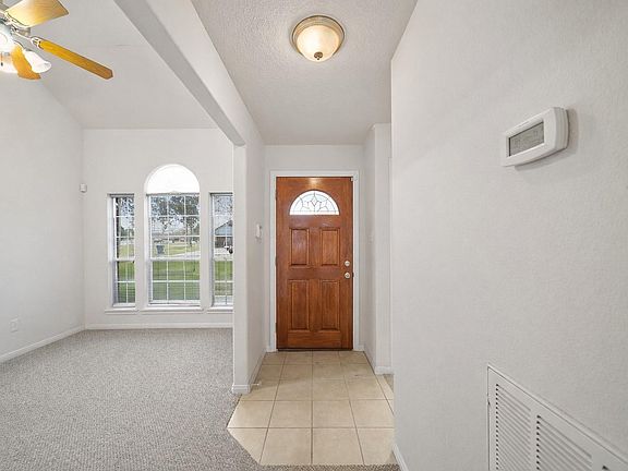 3rd image of 1140 Thomas Dr