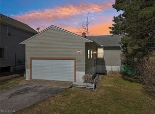 35659 W Island Dr, Eastlake, OH 44095