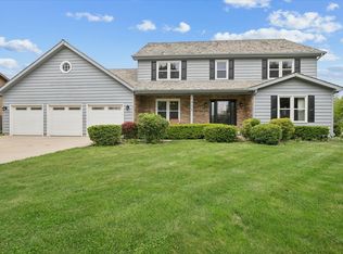 1902 Pine Meadow Ct, Gurnee, IL 60031