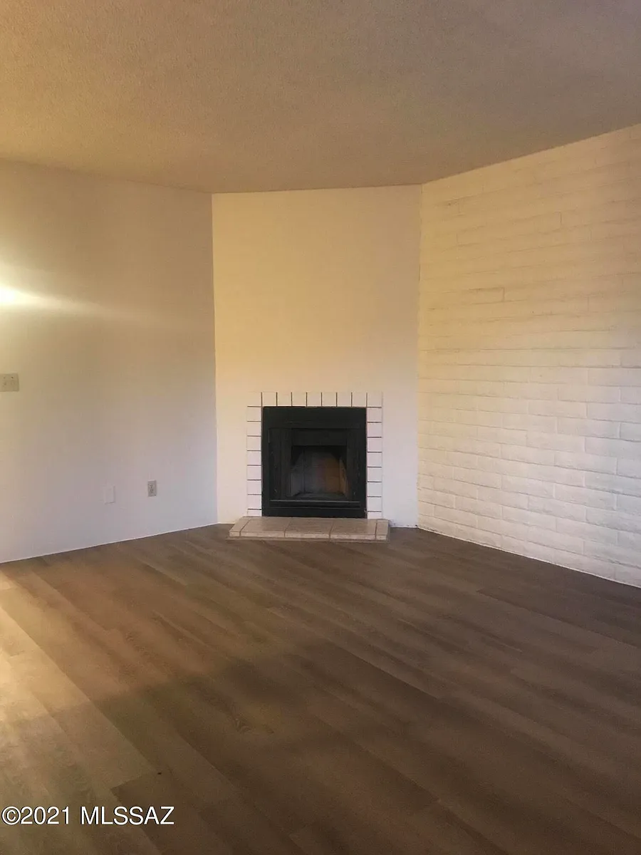 Building Photo - 3699 N Mountain Ave #13