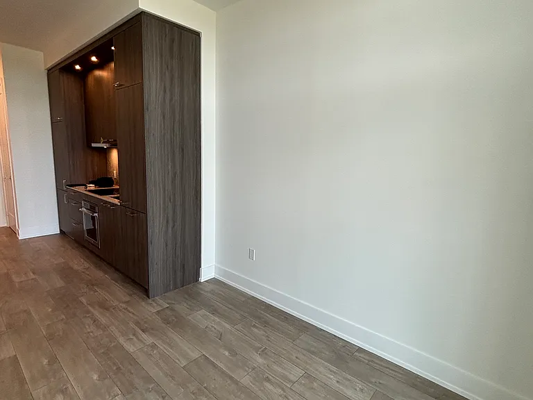 858 Dupont St #Penthouse 23 — Photo 7