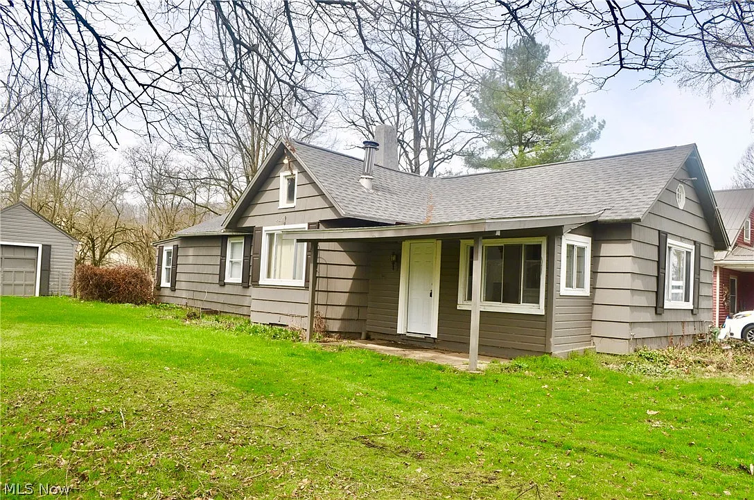 5872 Main St photo 1