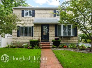 44 Netherwood Dr, Albertson, NY 11507