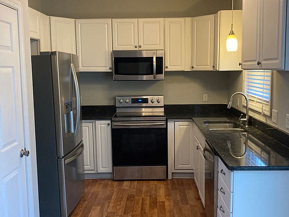3rd image of 308 Whirlaway Blvd