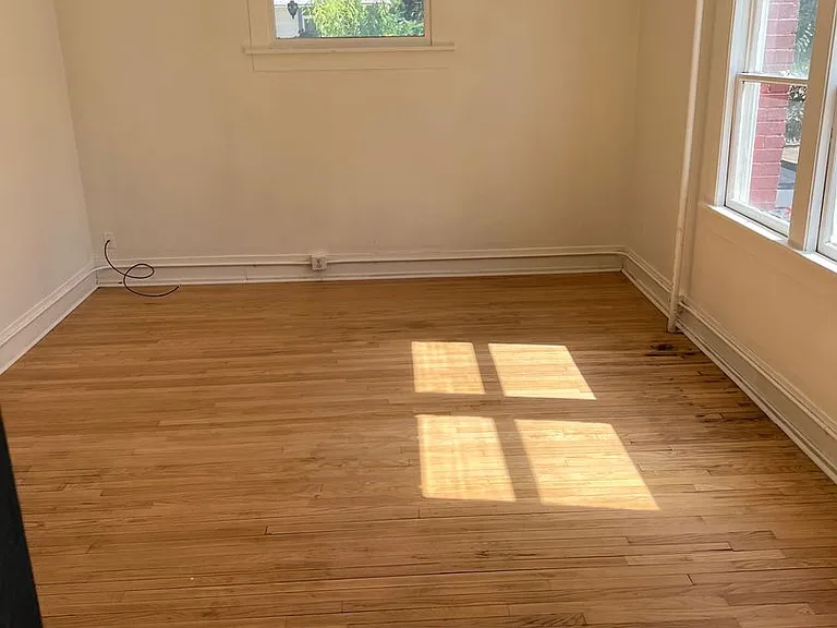 420 S 6th Ave — Photo 4