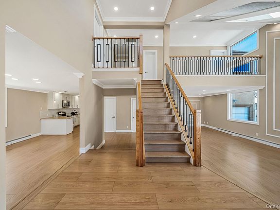 3rd image of 1027 Windermere Road