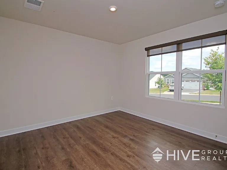 3790 Mayfield Rd — Photo 8
