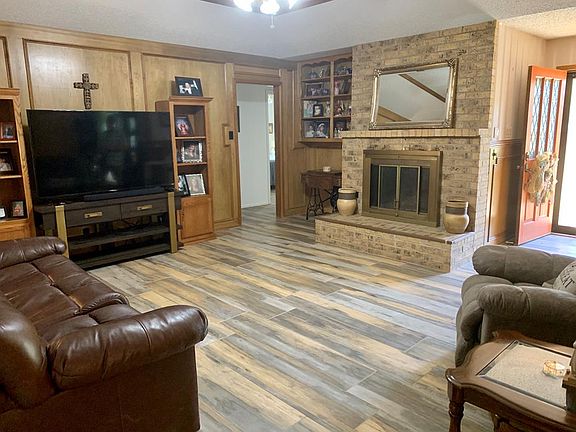 3rd image of 3312 Claremont Dr