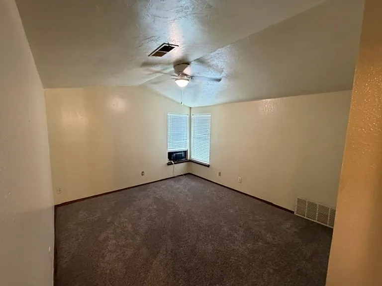 2124 Lonnie Ln — Photo 14