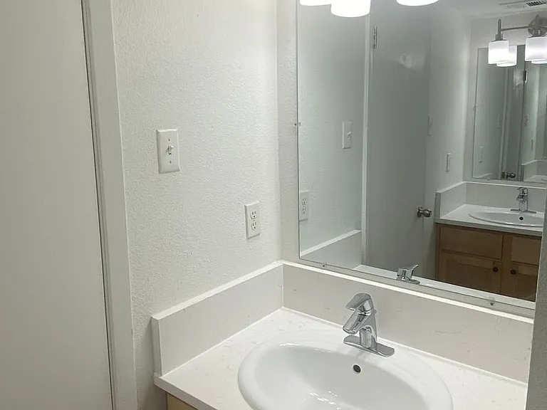 24 Flats Apartments — Photo 37