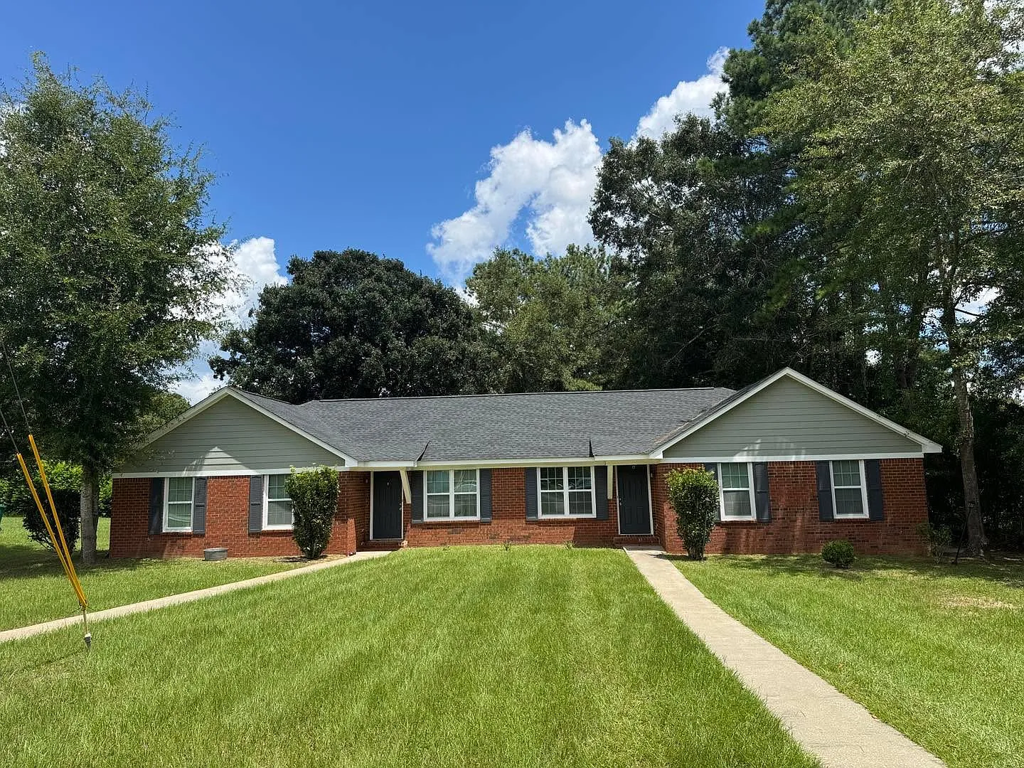 3 bed, $1,325 — Photo 1