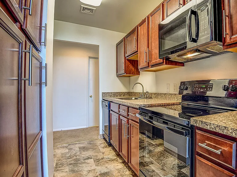 Ribbon Mill Apartments — Photo 25